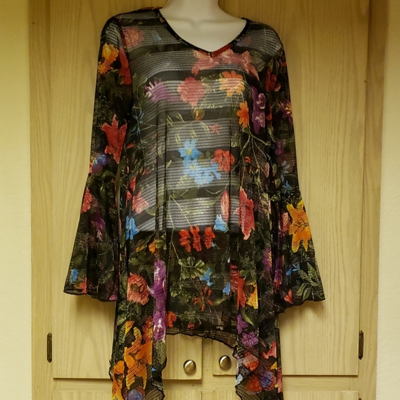 Dor Dor Couture Tops - Do Dor Couture bell sleeve top